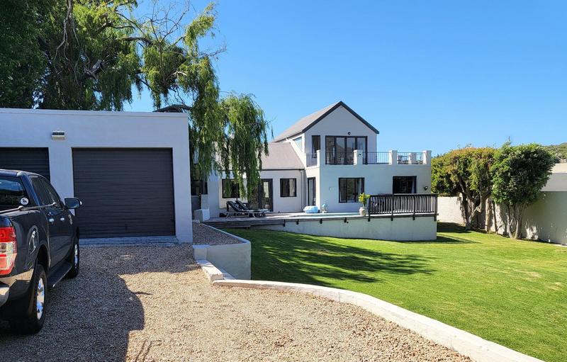 To Let 5 Bedroom Property for Rent in San Michel Western Cape